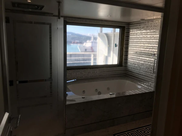 VASCA IDROMASSAGGIO PER NAVE DA CROCIERA