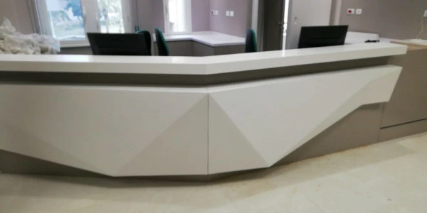 COVER BANCONE PRISMATO RECEPTION STUDIO MEDICO